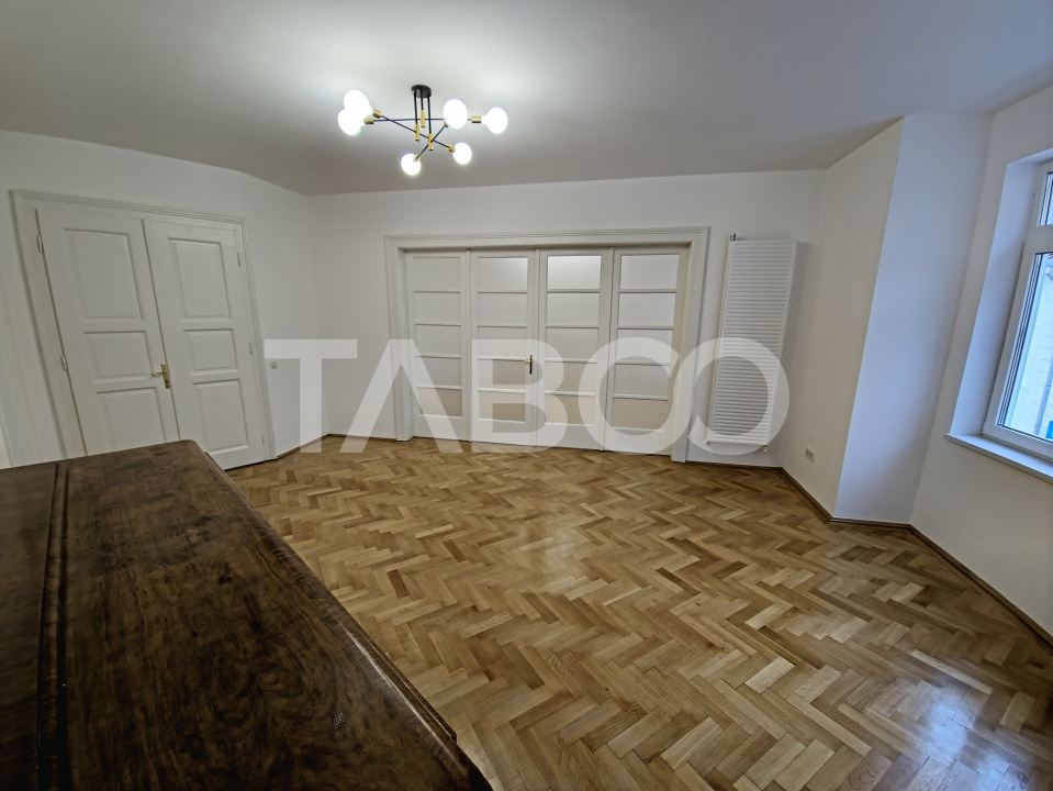 Apartament de inchiriat 4 camere bucatarie separata zona Tribunei