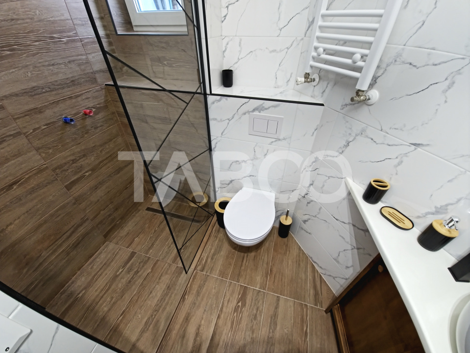 Apartament de inchiriat 4 camere si bucatarie separata Centrul Istoric