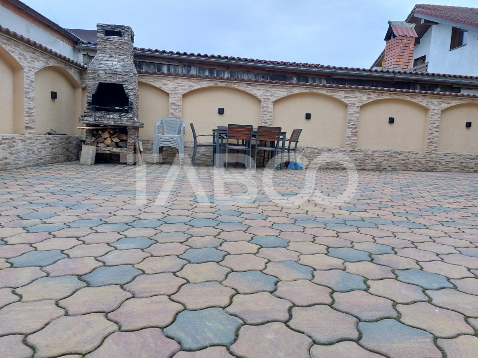 Apartament de inchiriat  56 mpu 2 camere mansarda in vila Selimbar