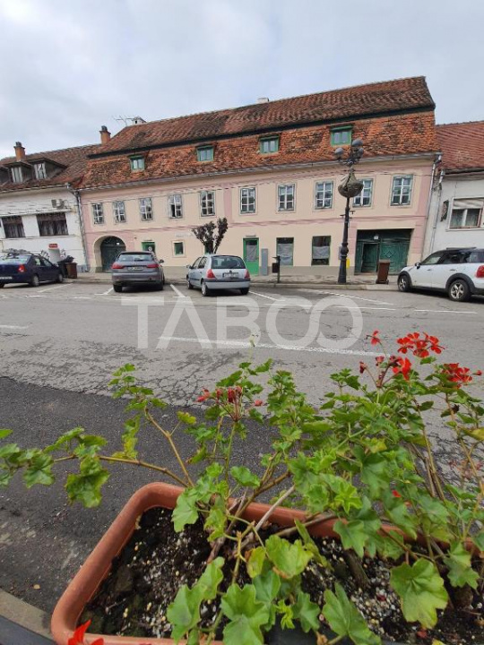 Apartament de inchiriat 80 mp 3 camere la casa zona centrala Cisnadie