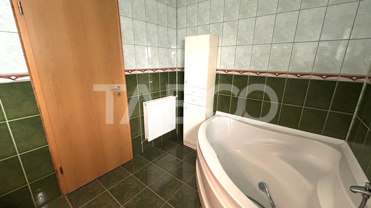 Apartament de inchiriat 96 mpu 4 camere 2 balcoane 2 bai zona Tilisca