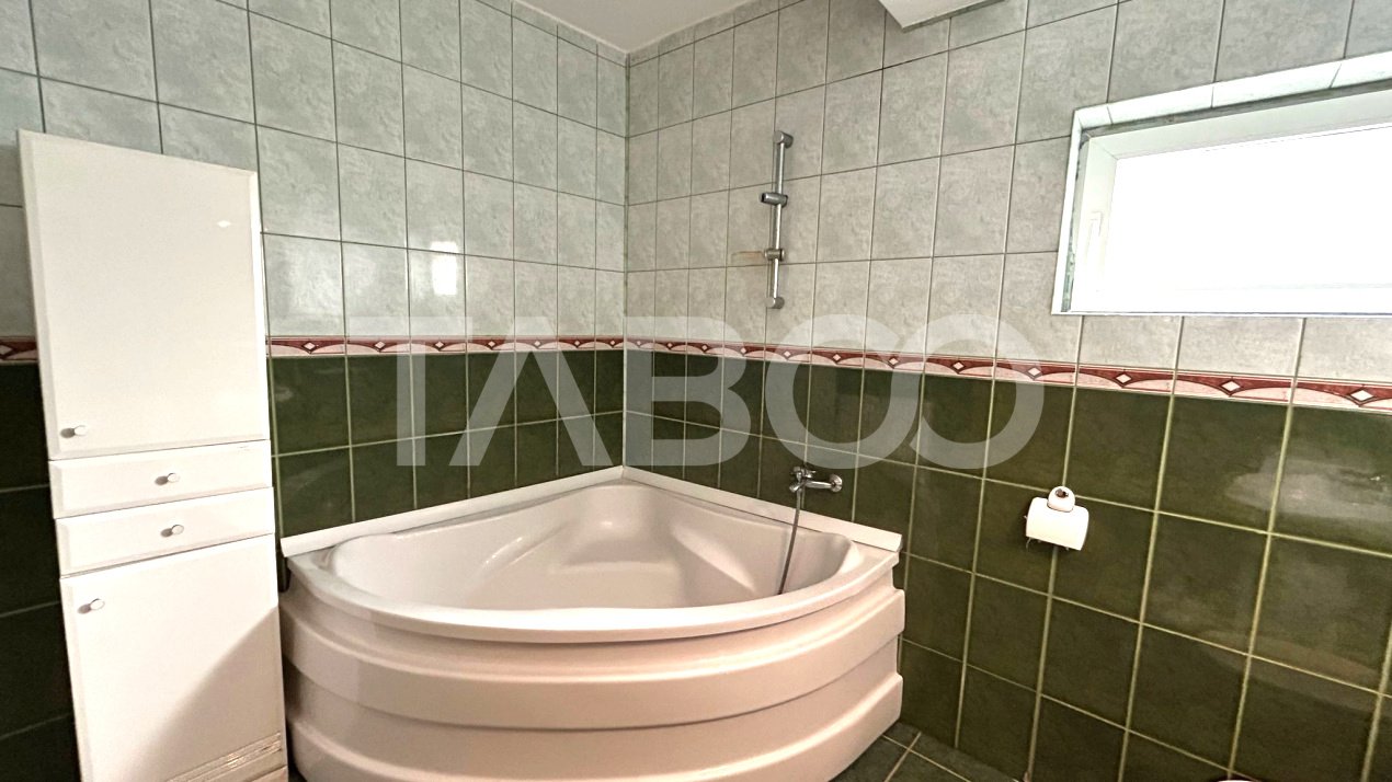 Apartament de inchiriat 96 mpu 4 camere 2 balcoane 2 bai zona Tilisca