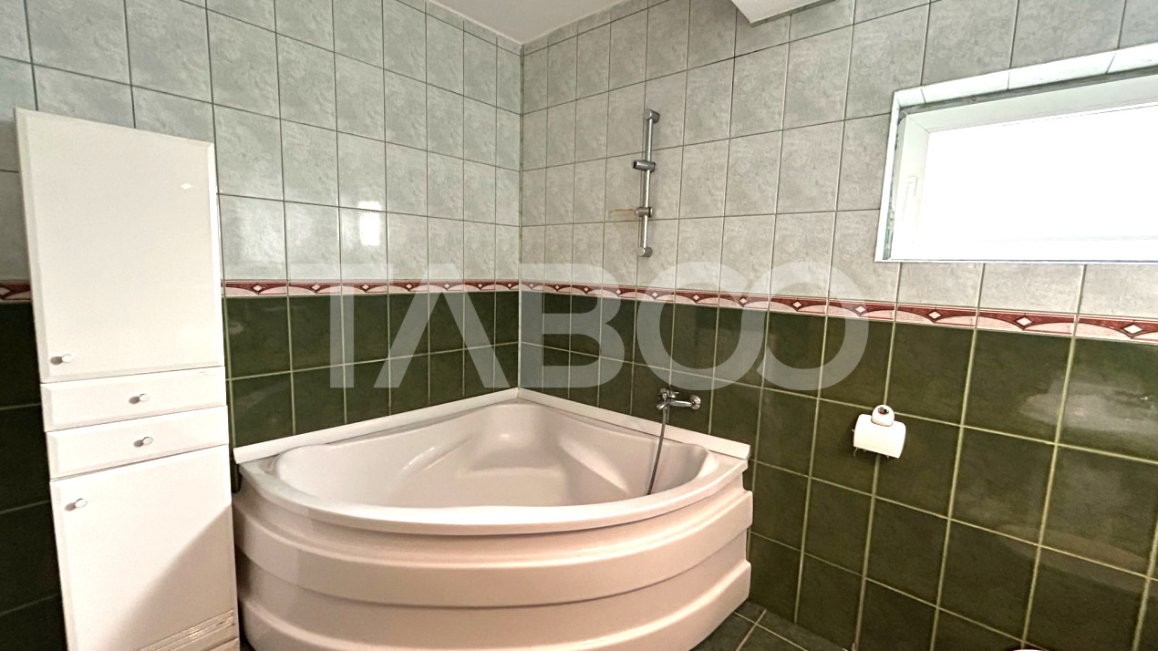 Apartament de inchiriat 96 mpu 4 camere 2 balcoane 2 bai zona Tilisca