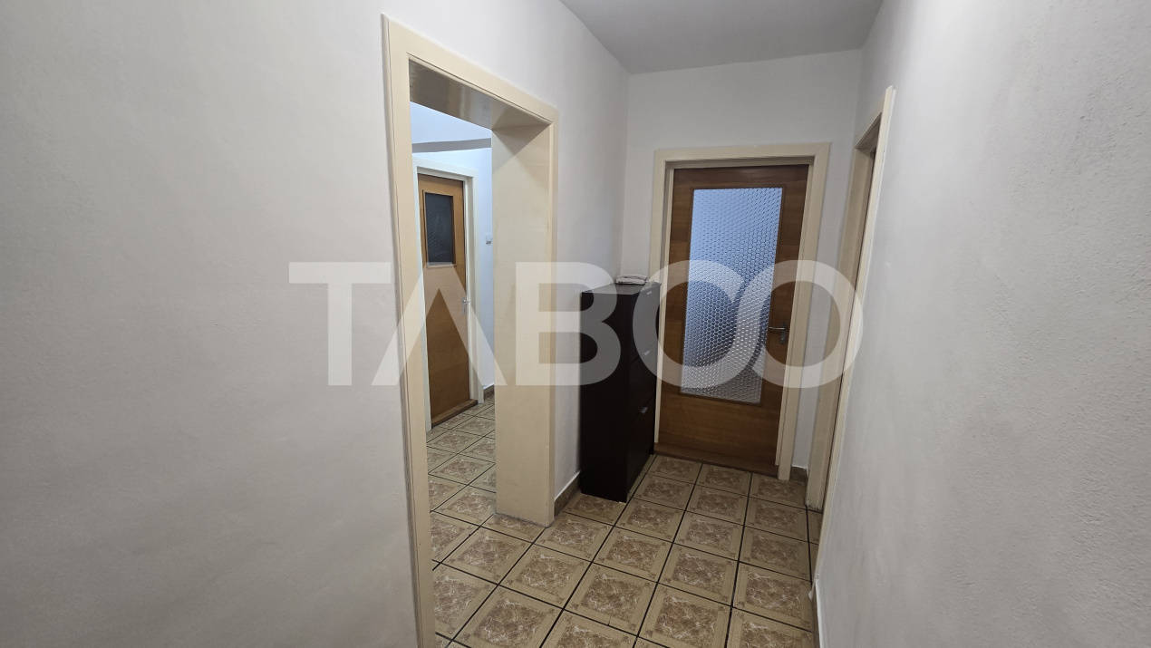 Apartament de inchiriat Central 3 camere balcon 2 bai mobilat utilat