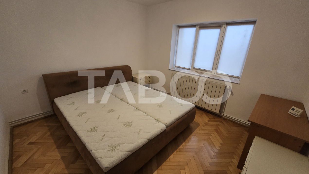 Apartament de inchiriat Central 3 camere balcon etaj intermediar