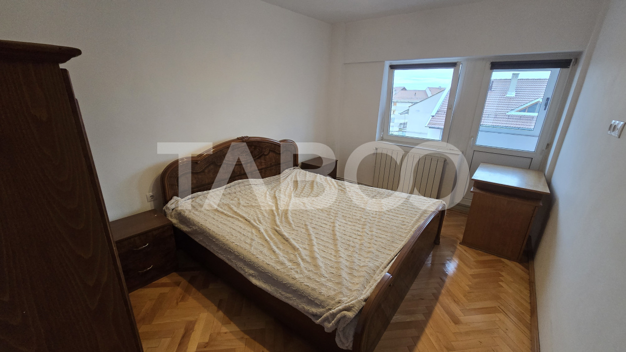 Apartament de inchiriat Central 3 camere balcon etaj intermediar