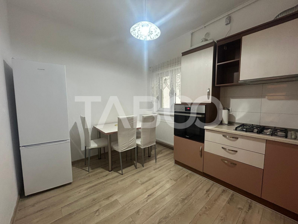 Apartament de inchiriat cu 2 camere parcare privata si balcon