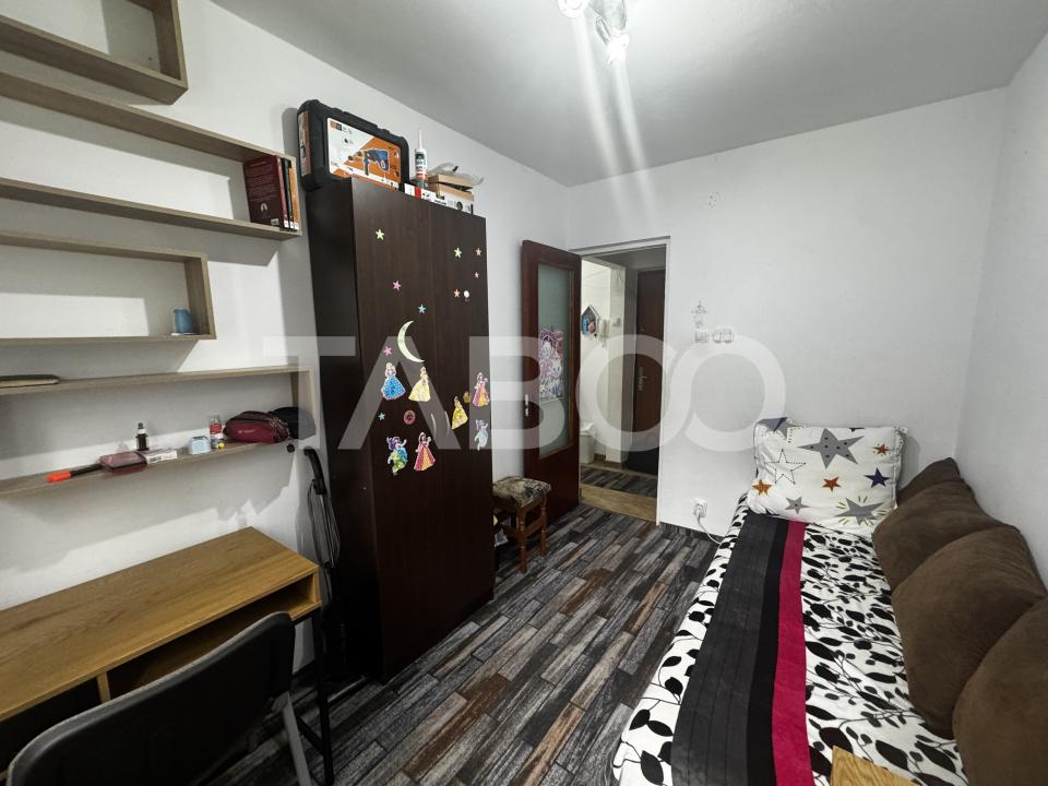 Apartament de inchiriat cu 3 camere balcon etaj 2 Mihai Viteazul Sibiu