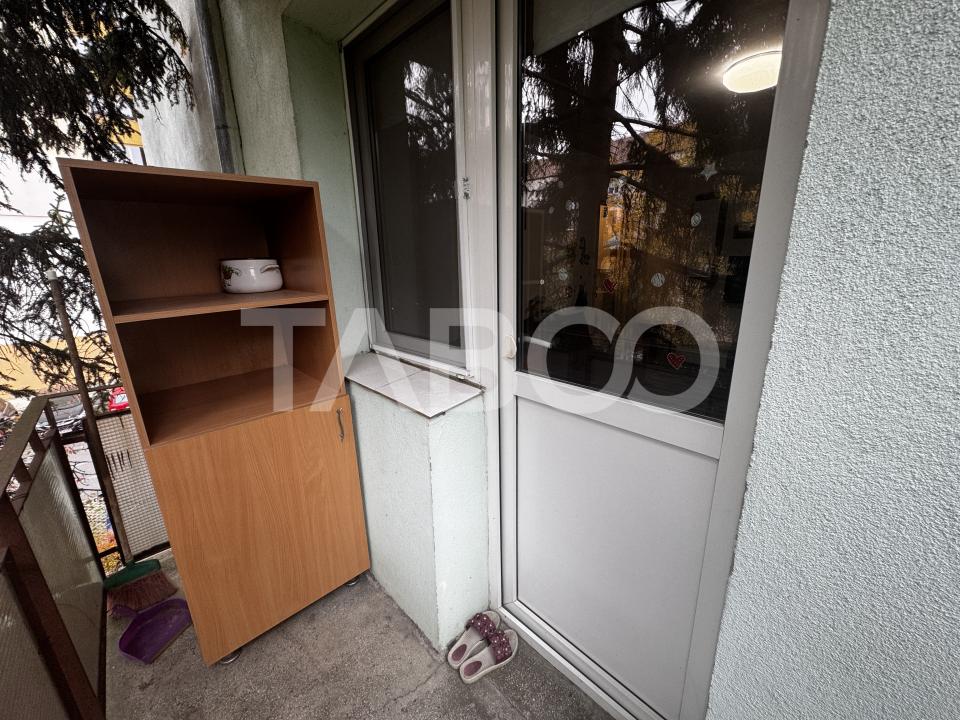 Apartament de inchiriat cu 3 camere balcon etaj 2 Mihai Viteazul Sibiu