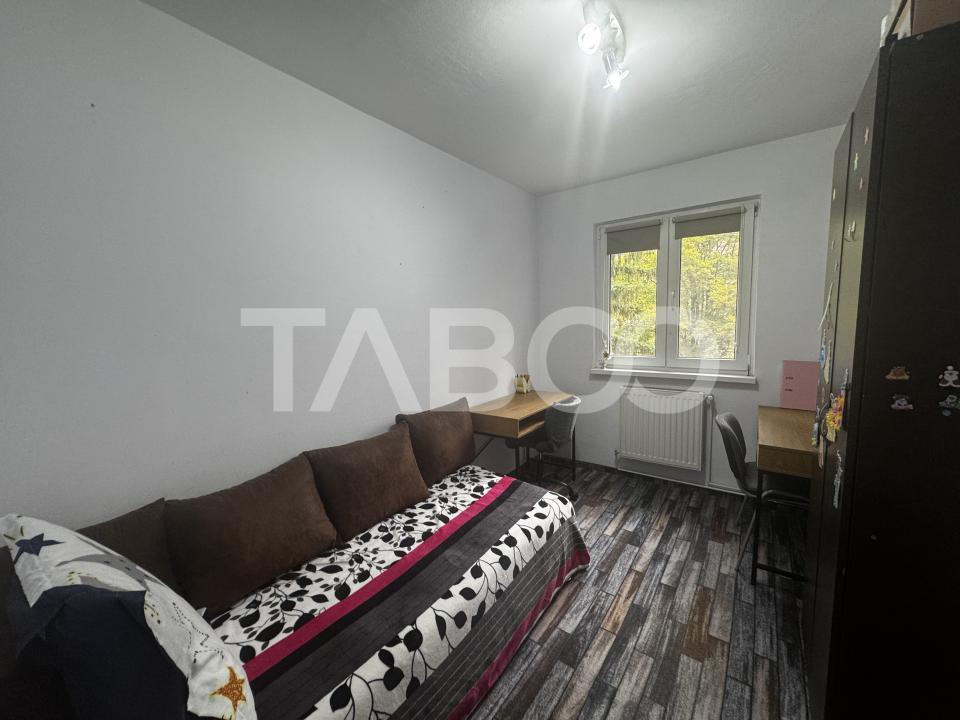 Apartament de inchiriat cu 3 camere balcon etaj 2 Mihai Viteazul Sibiu