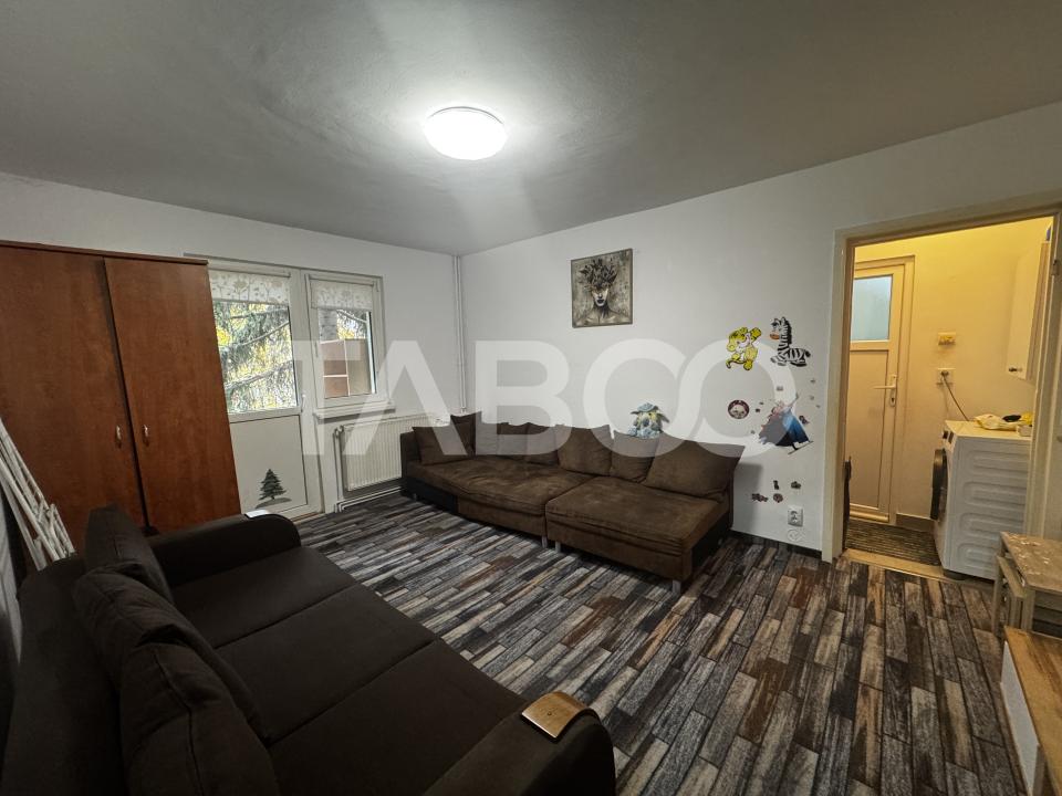 Apartament de inchiriat cu 3 camere balcon etaj 2 Mihai Viteazul Sibiu