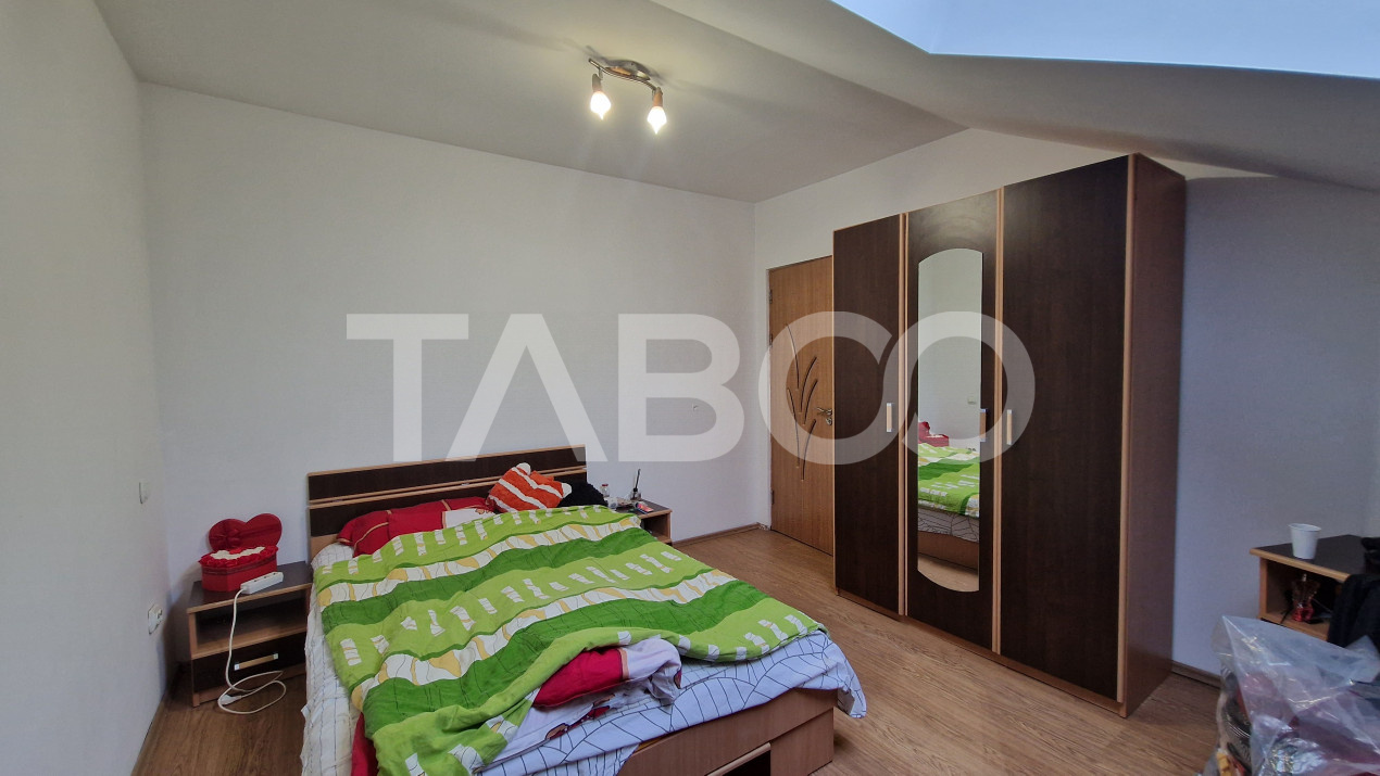 Apartament de inchiriat cu 3 camere balcon la mansarda Vasile Aaron 
