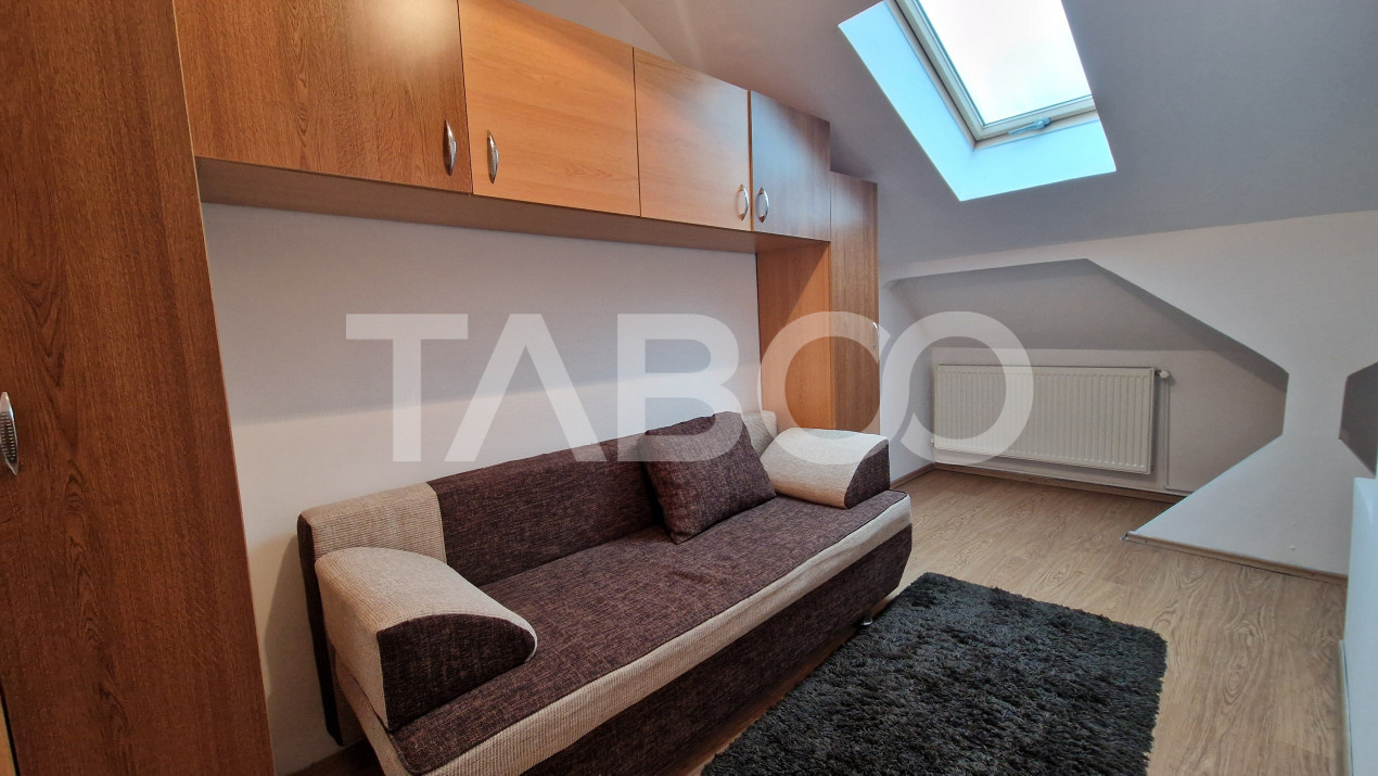 Apartament de inchiriat cu 3 camere balcon la mansarda Vasile Aaron 
