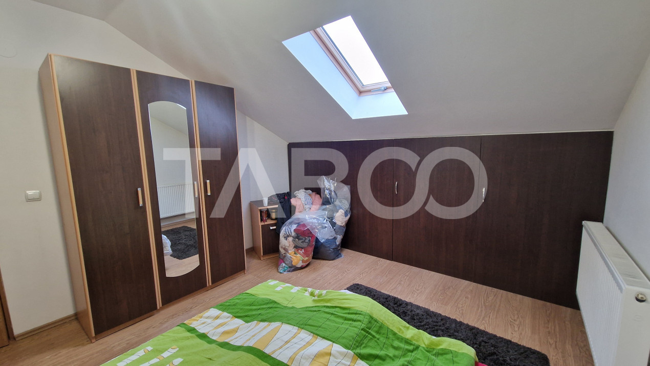 Apartament de inchiriat cu 3 camere balcon la mansarda Vasile Aaron