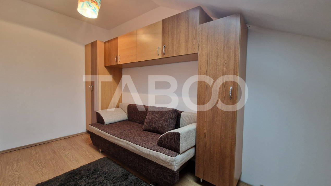 Apartament de inchiriat cu 3 camere balcon la mansarda Vasile Aaron