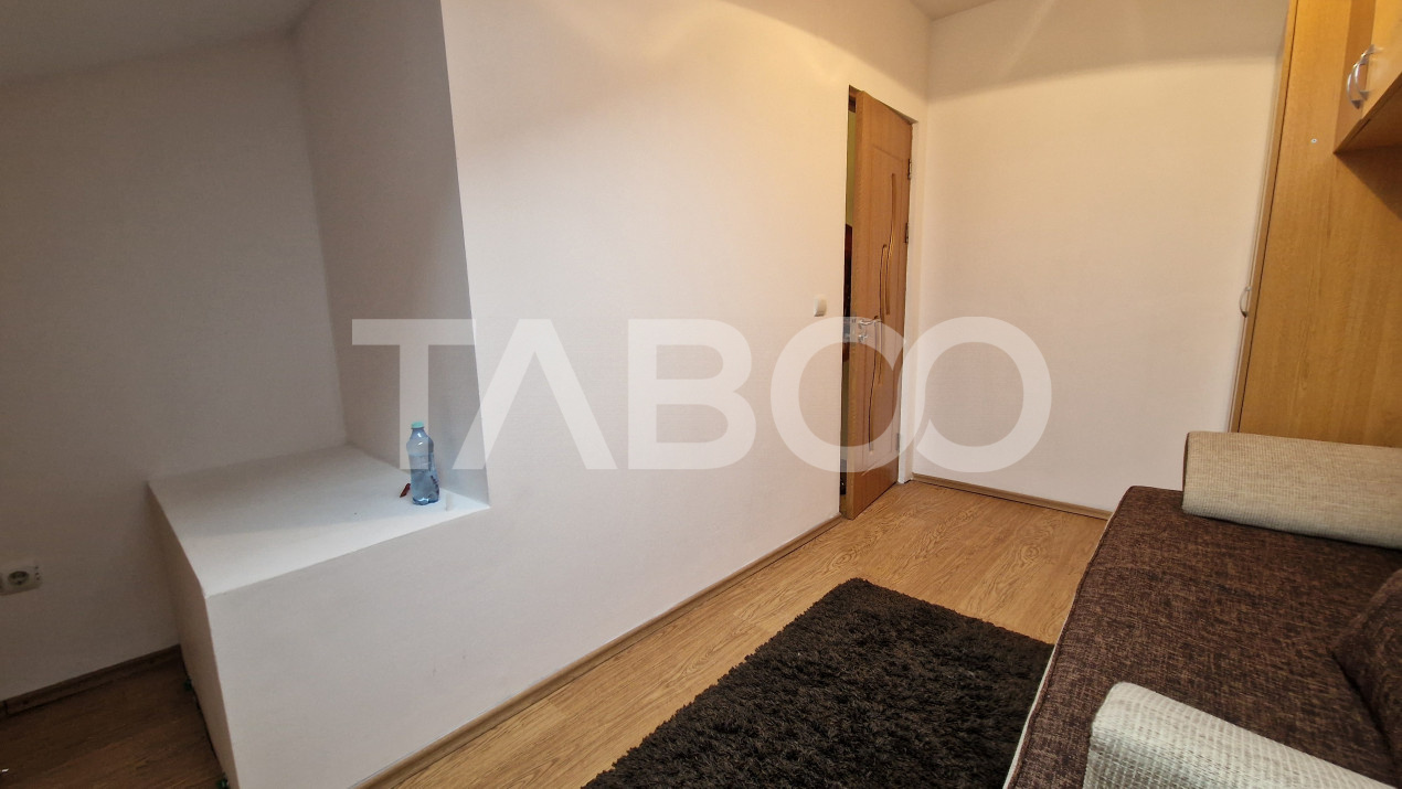 Apartament de inchiriat cu 3 camere balcon la mansarda Vasile Aaron