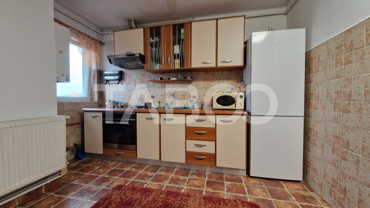 Apartament de inchiriat cu 3 camere balcon la mansarda Vasile Aaron