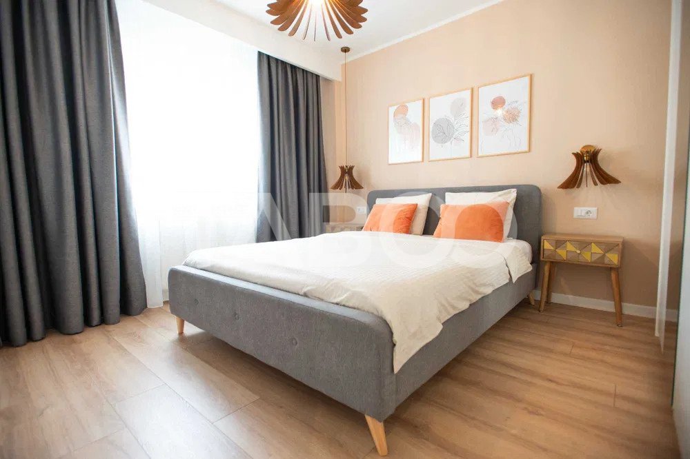 Apartament de inchiriat cu 3 camere etajul 1 in zona Strand