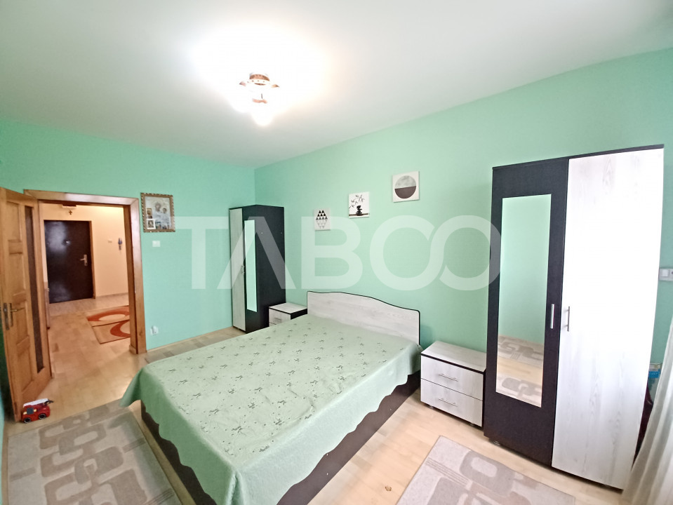 Apartament de inchiriat cu 3 camere la etajul 1 in bloc cu lift Strand