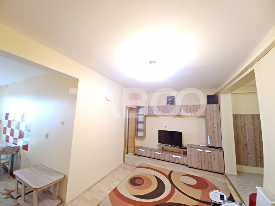 Apartament de inchiriat cu 3 camere la etajul 1 in bloc cu lift Strand