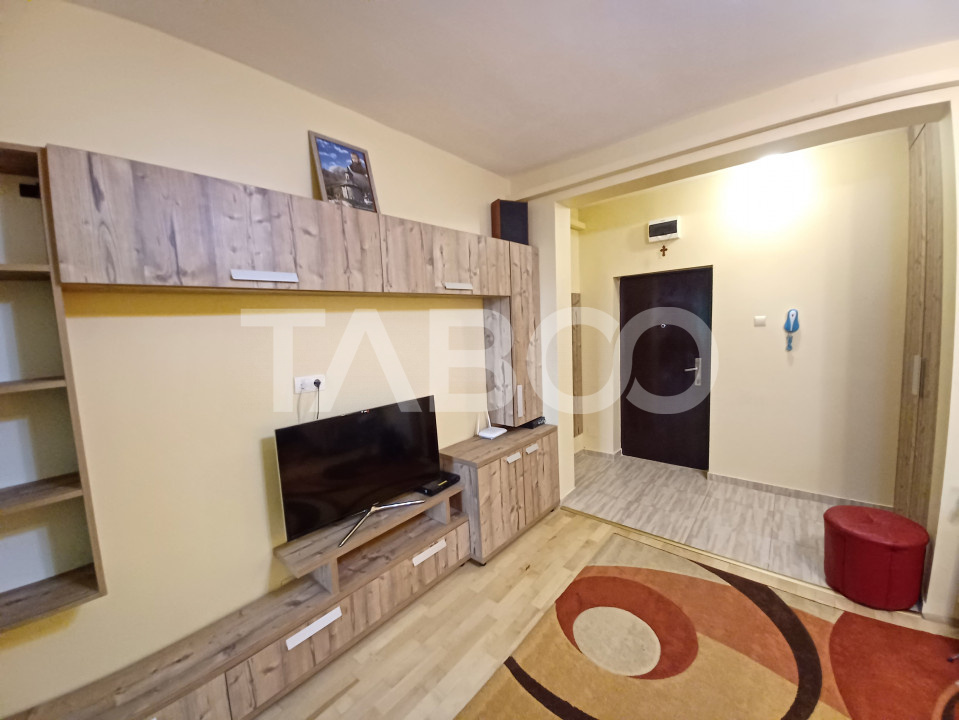 Apartament de inchiriat cu 3 camere la etajul 1 in bloc cu lift Strand