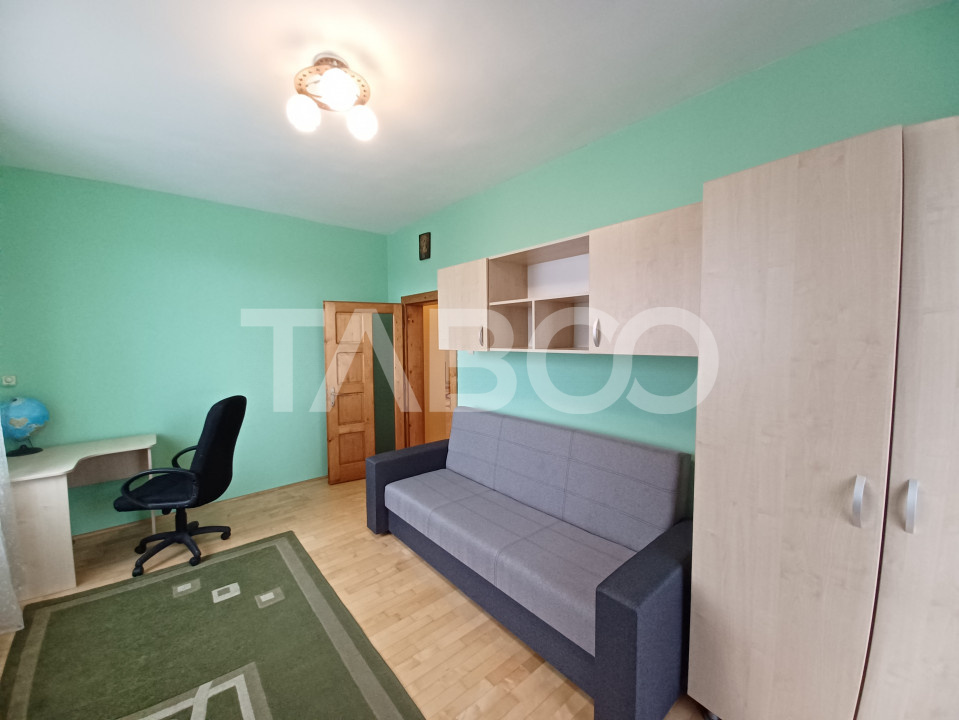 Apartament de inchiriat cu 3 camere la etajul 1 in bloc cu lift Strand