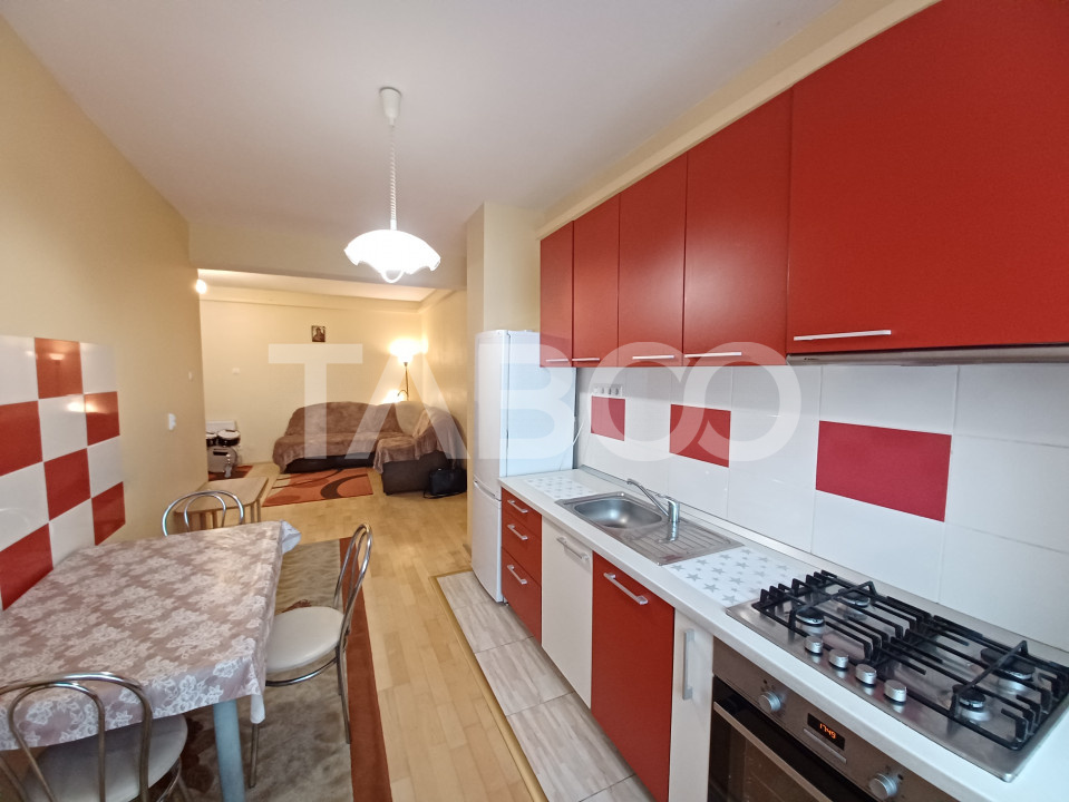 Apartament de inchiriat cu 3 camere la etajul 1 in bloc cu lift Strand