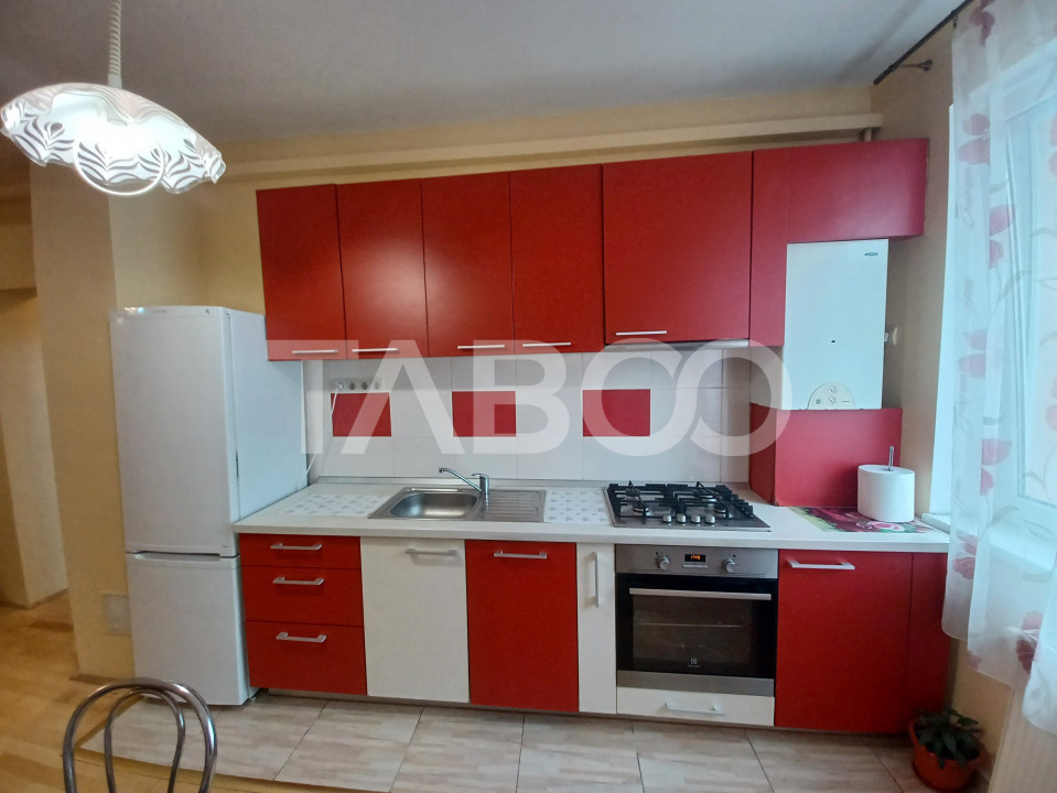Apartament de inchiriat cu 3 camere la etajul 1 in bloc cu lift Strand