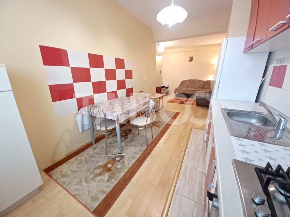 Apartament de inchiriat cu 3 camere la etajul 1 in bloc cu lift Strand