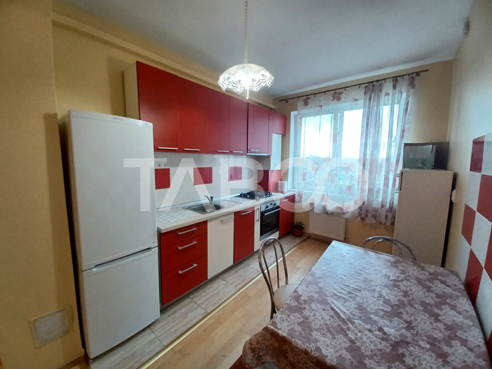 Apartament de inchiriat cu 3 camere la etajul 1 in bloc cu lift Strand