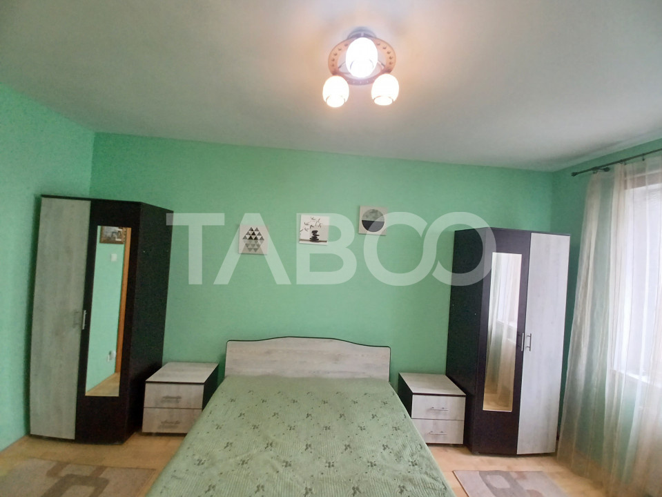Apartament de inchiriat cu 3 camere la etajul 1 in bloc cu lift Strand