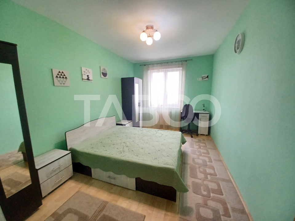 Apartament de inchiriat cu 3 camere la etajul 1 in bloc cu lift Strand