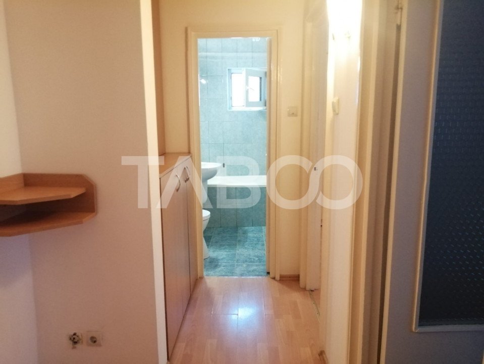 Apartament de inchiriat cu 3 camere mobilat 63mpu Vasile Aaron 