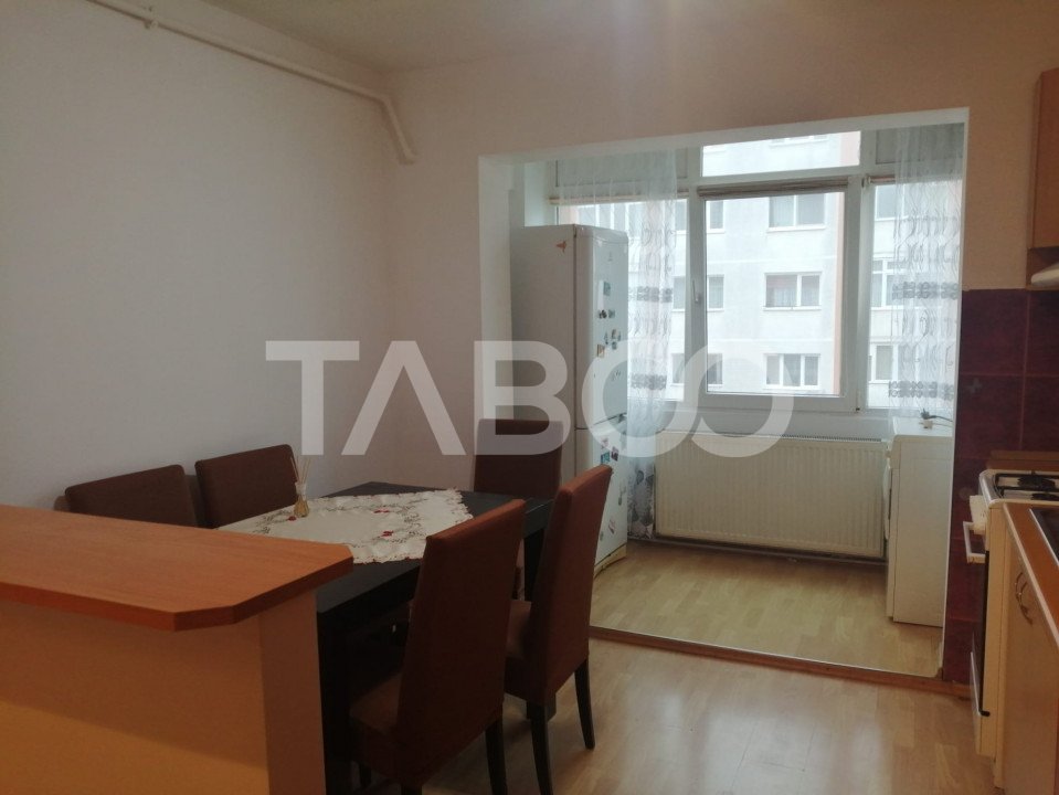 Apartament de inchiriat cu 3 camere mobilat 63mpu Vasile Aaron 