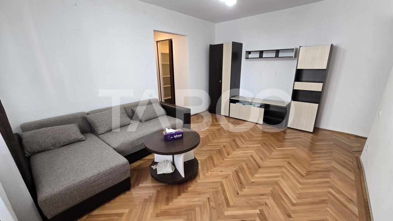 Apartament de inchiriat cu 3 camere mobilate utilate in zona Centrala