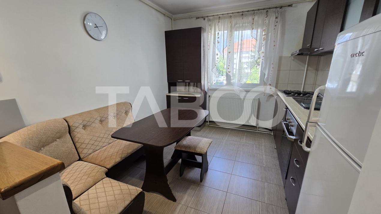Apartament de inchiriat cu 3 camere mobilate utilate in zona Centrala