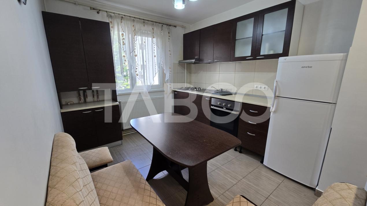 Apartament de inchiriat cu 3 camere mobilate utilate in zona Centrala