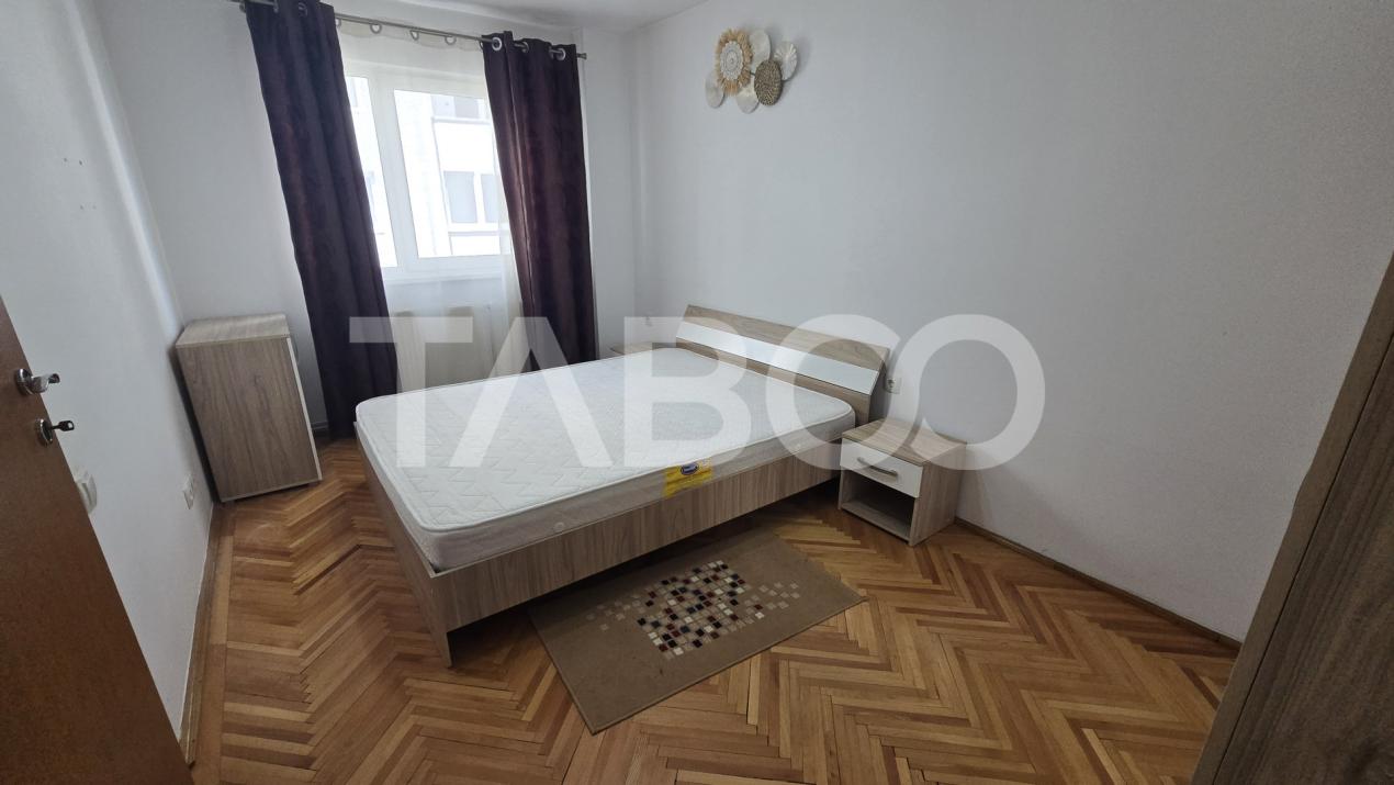 Apartament de inchiriat cu 3 camere mobilate utilate in zona Centrala