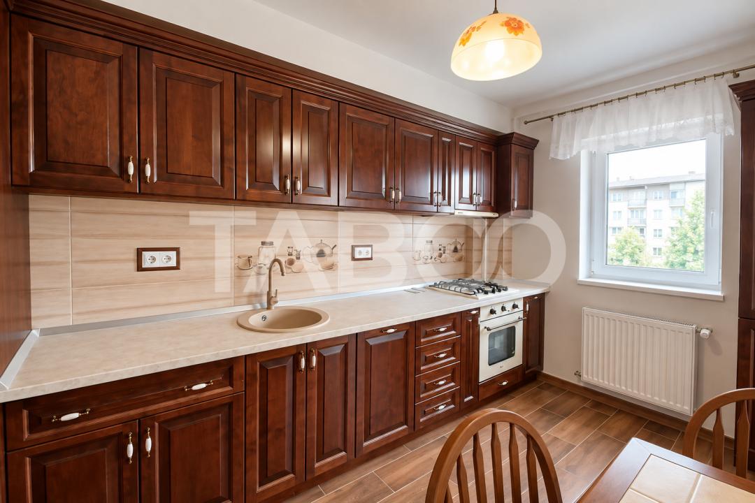 Apartament de inchiriat etaj 3 parcare proprie bloc cu lift Piata Cluj