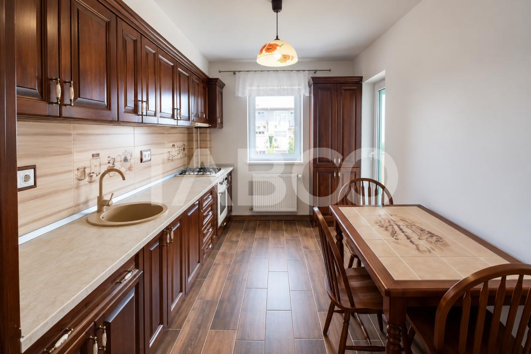 Apartament de inchiriat etaj 3 parcare proprie bloc cu lift Piata Cluj