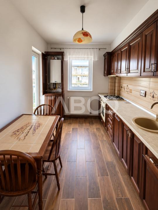 Apartament de inchiriat etaj 3 parcare proprie bloc cu lift Piata Cluj