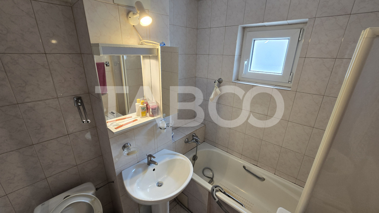 Apartament de inchiriat etaj intermediar Central 3 camere balcon
