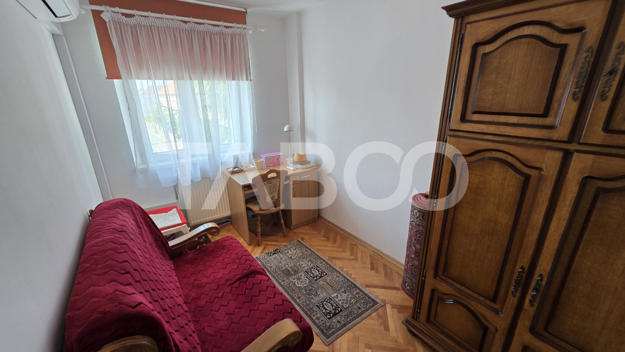 Apartament de inchiriat etaj intermediar Central 3 camere balcon