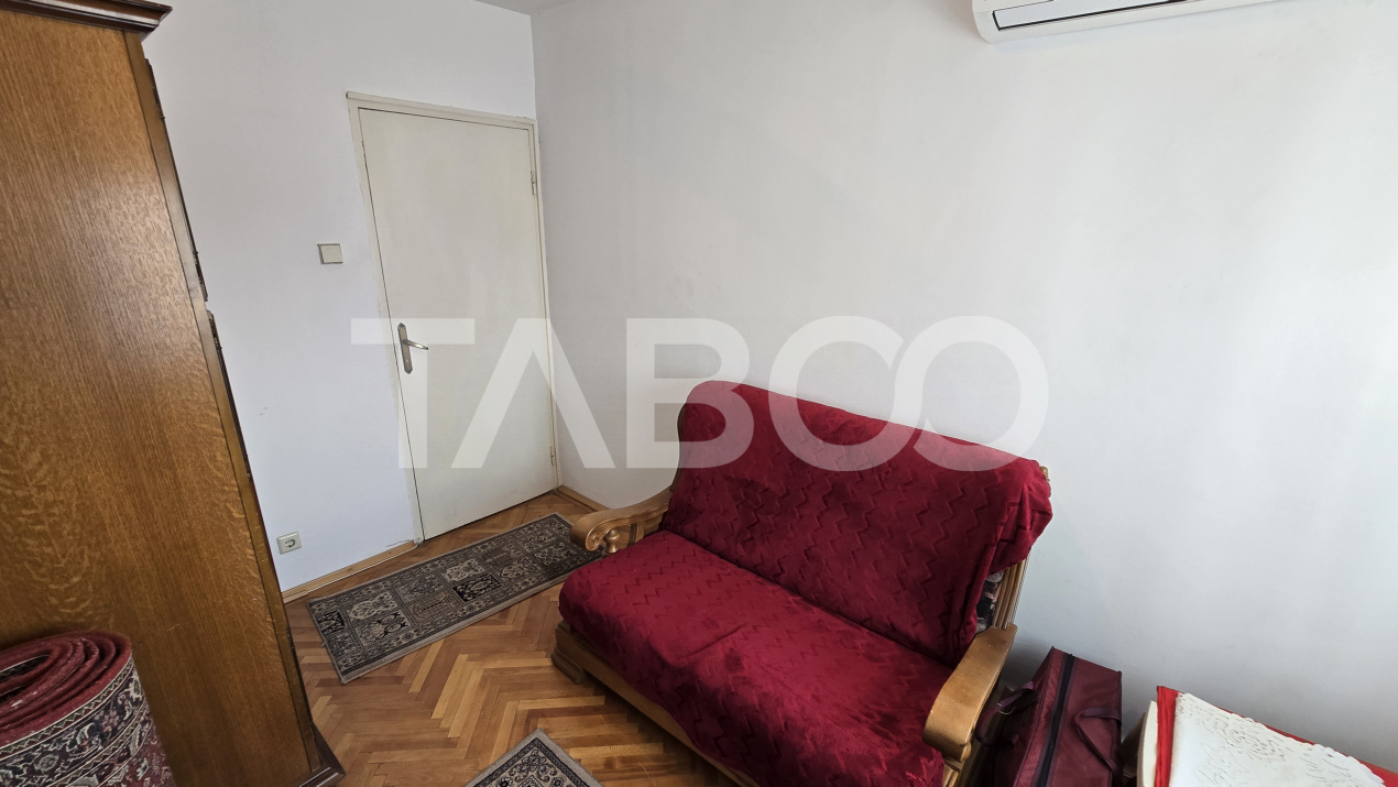 Apartament de inchiriat etaj intermediar Central 3 camere balcon