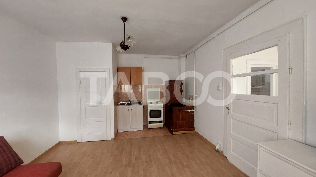Apartament de inchiriat la casa 2 camere curte 200 mp zona Turnisor