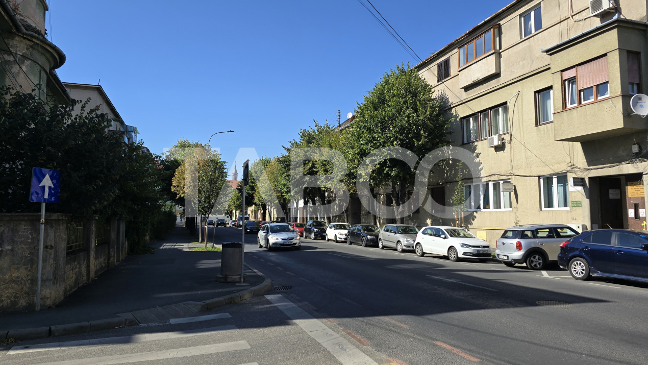 Apartament de inchiriat la casa 2 camere mobilate utilate Central