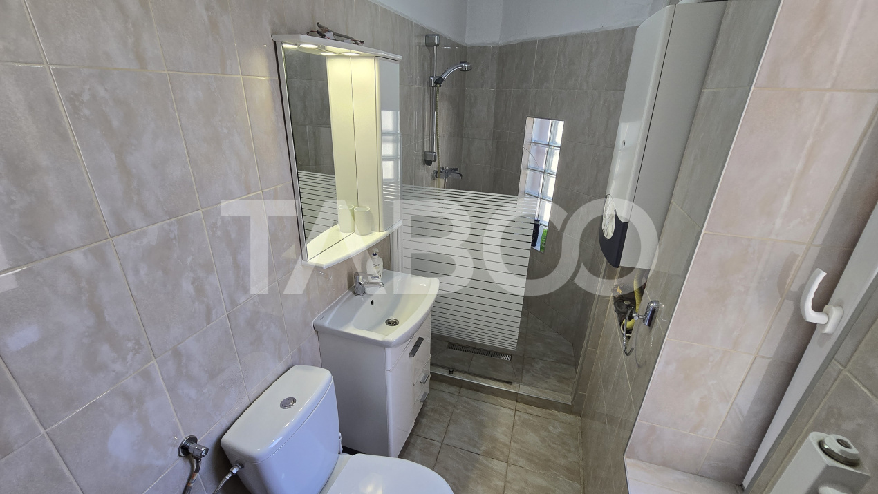 Apartament de inchiriat la casa 2 camere mobilate utilate Central