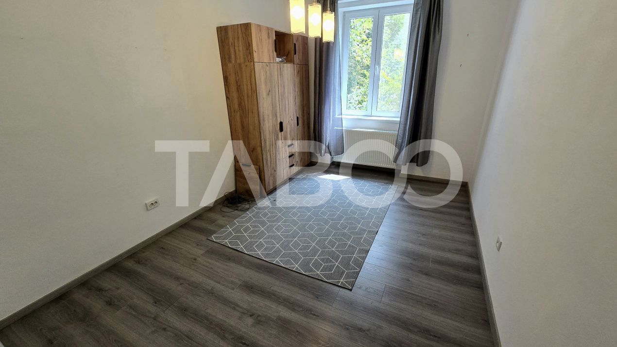 Apartament de inchiriat la casa 4 camere 2 bai balcon zona Centrala