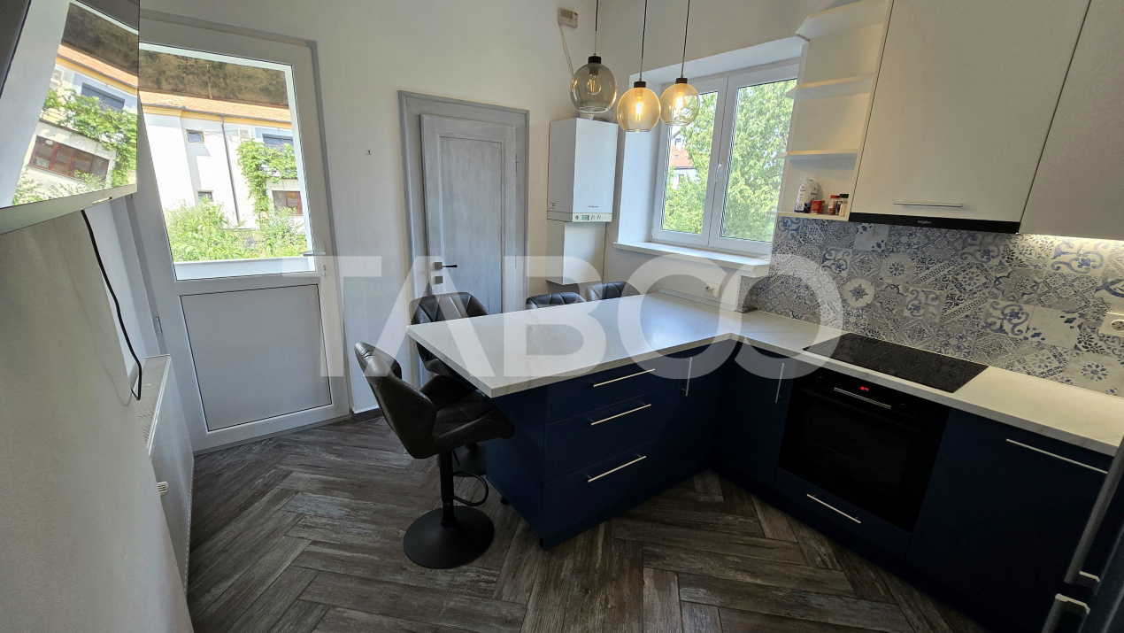 Apartament de inchiriat la casa 4 camere 2 bai balcon zona Centrala