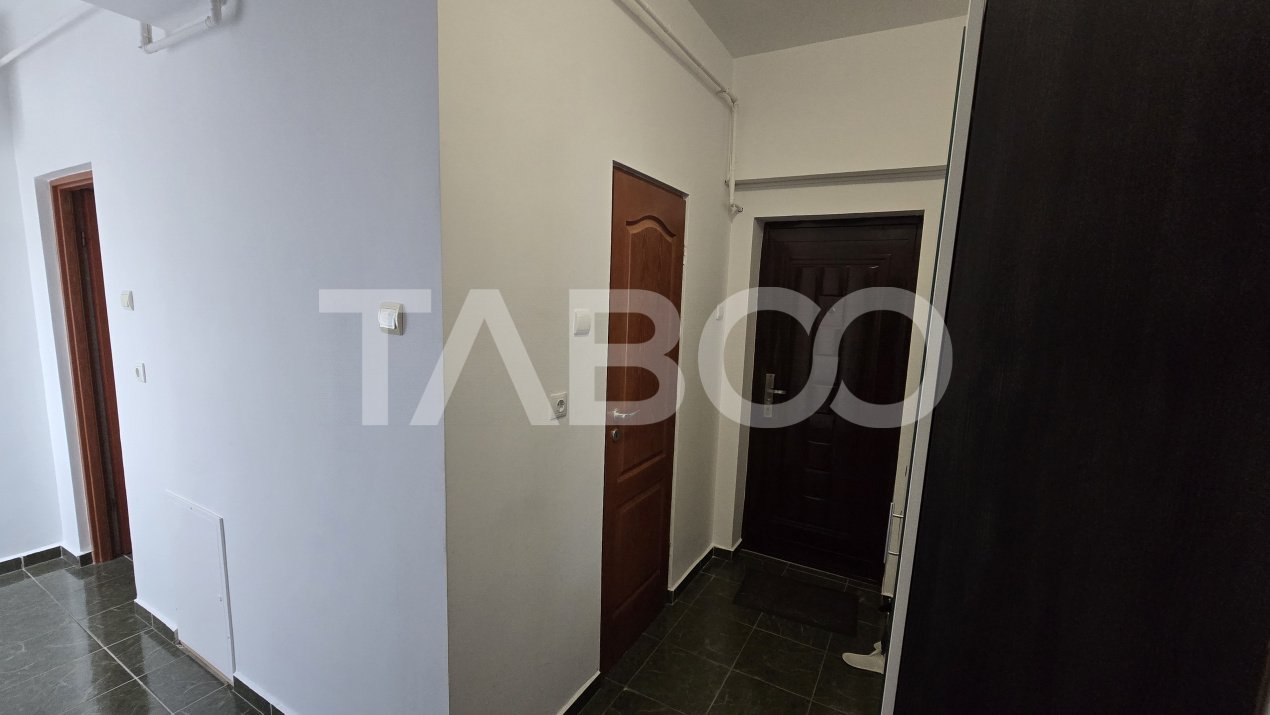 Apartament de inchiriat zona Centrala 2 camere debara mobilat utilat